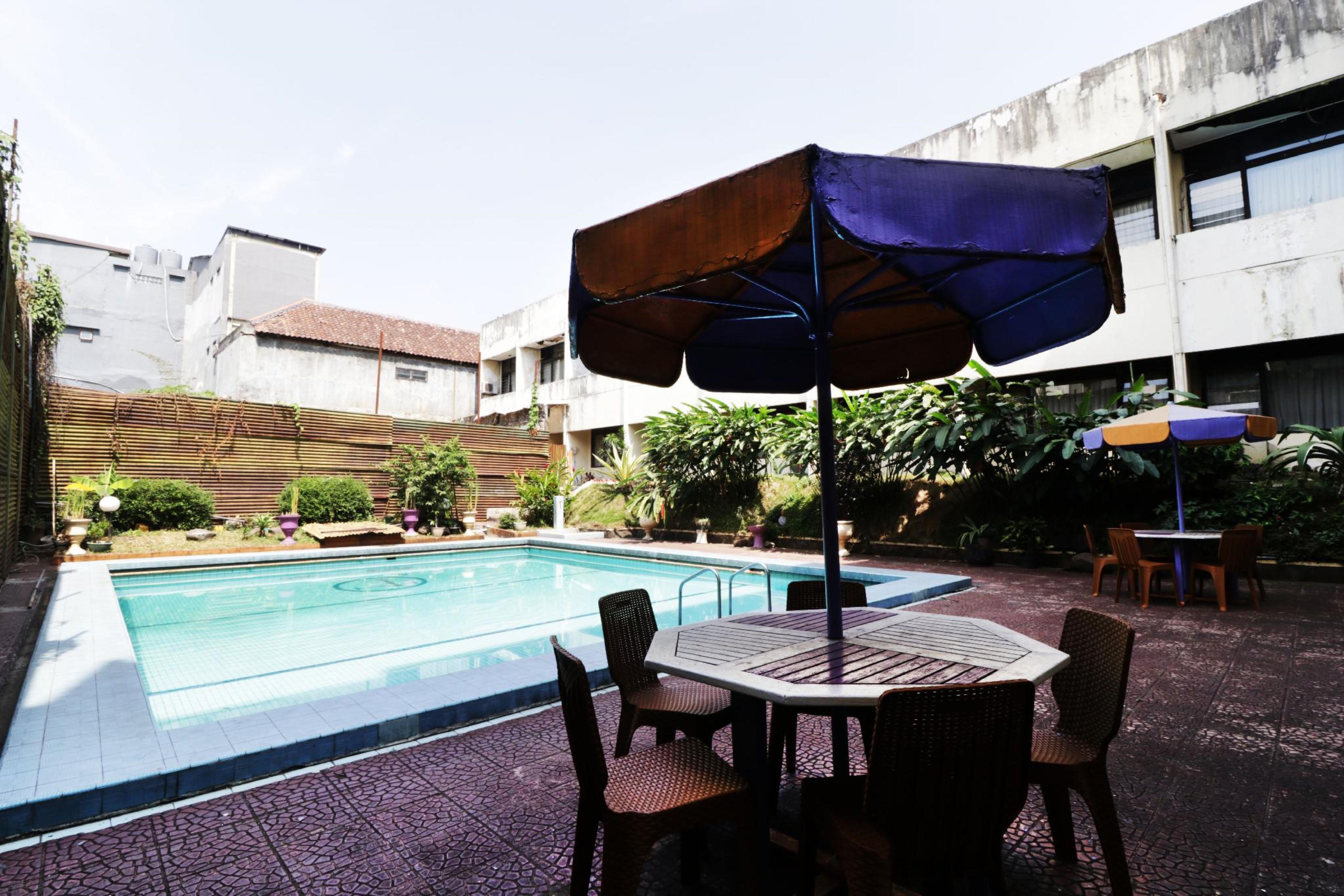 Hotel Istana Bandung Exterior photo